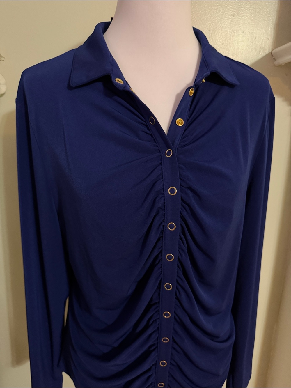 Navy Ruched Button-Front Long Sleeve Top - Picture 2 of 6
